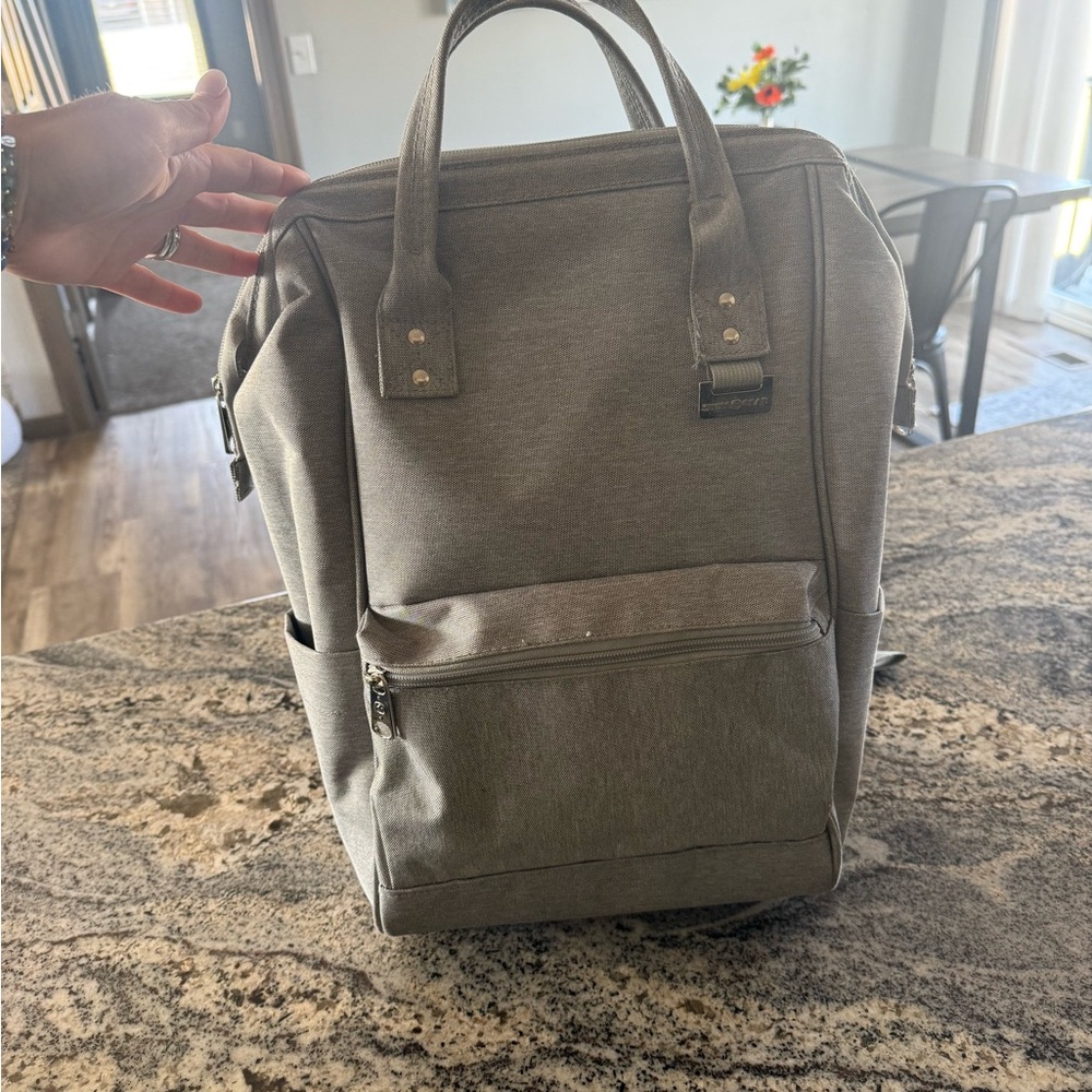 SwissGear Gray Backpack with Hybrid Design